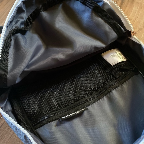 🎶Adidas Mini Backpack - Picture 2 of 6